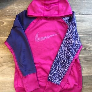 NIKE SWEATER: UNIQUE